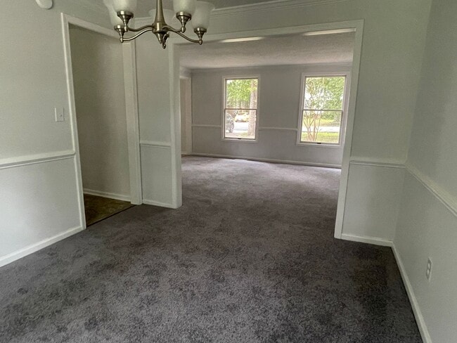 Photo - Spacious Chesterfield 2 Story