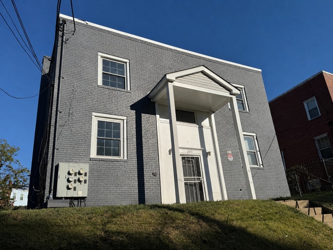 Building Photo - 2853 28th St SE Unit 1