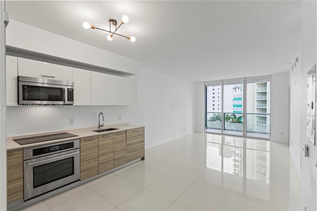 Photo - 1300 Brickell Bay Dr Unidad 603 Rental