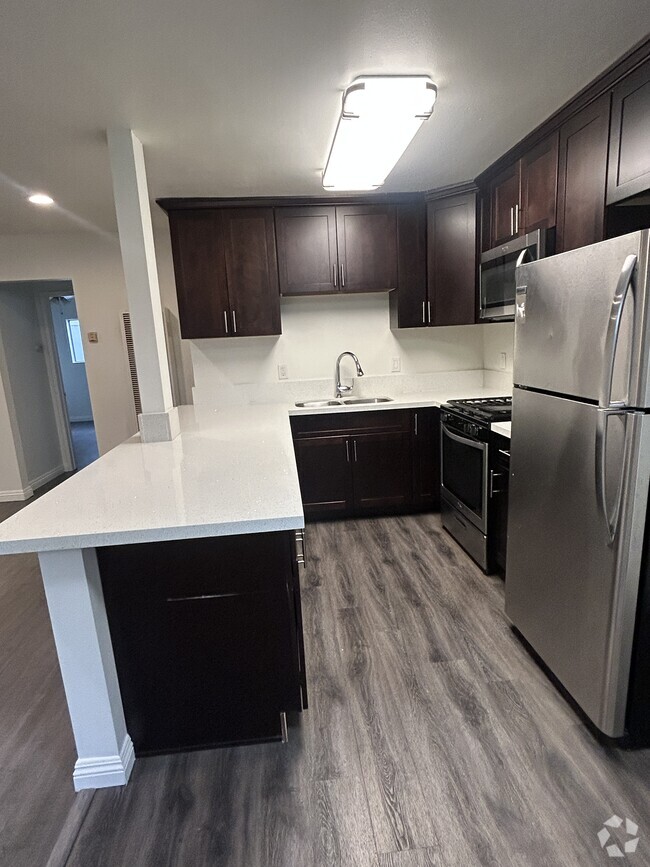 Fully remodeled gourmet kitchen with stainless steel appliances and quartz countertops - 278 E Washington Blvd Unit 8 Rental