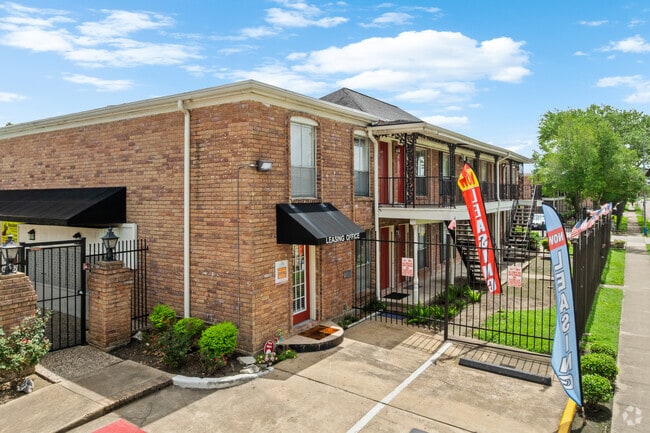 Oficina de arrendamiento - Crossings at Berkley Square