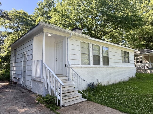 Building Photo - 628 Annie Laura Dr