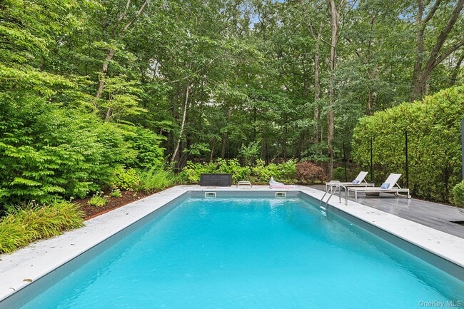 2723 Deerfield Rd