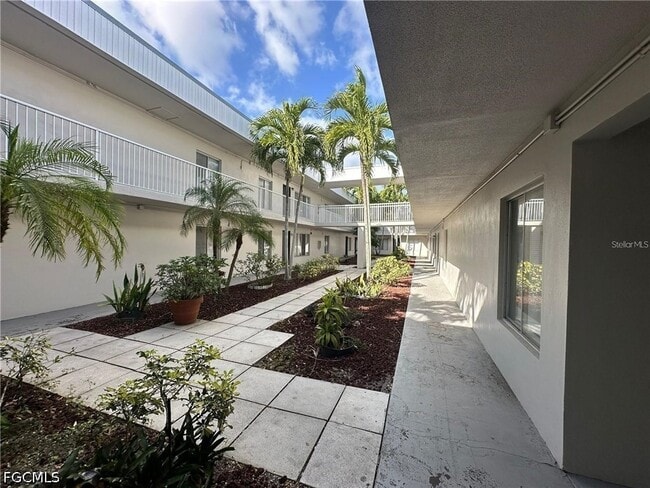 Photo - 1830 Maravilla Ave Unit 303