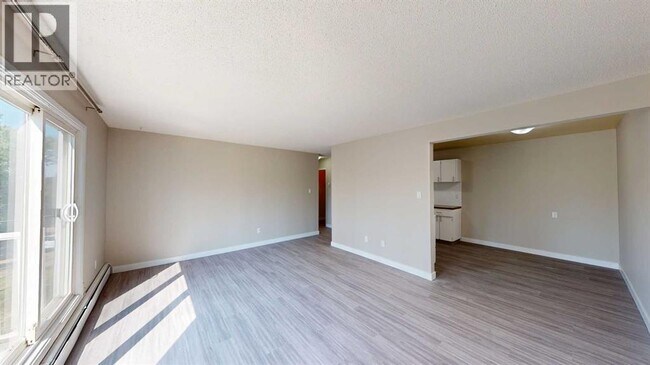 Photo - 9807-9108 108 Ave