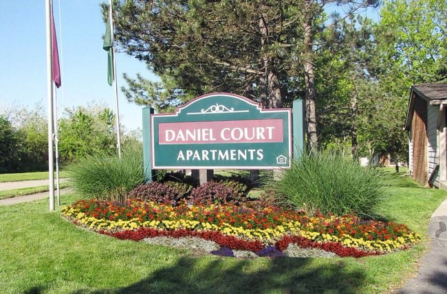 Daniel Court - Daniel Court Apartments