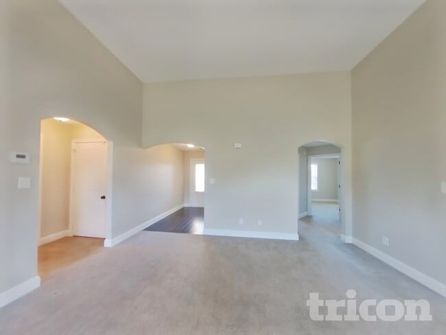 Photo - 1041 Charles Thomas Dr