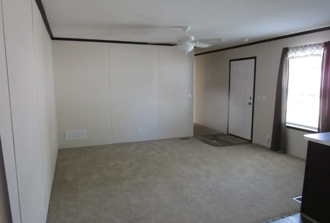 Photo - 415 Deerfield Ln