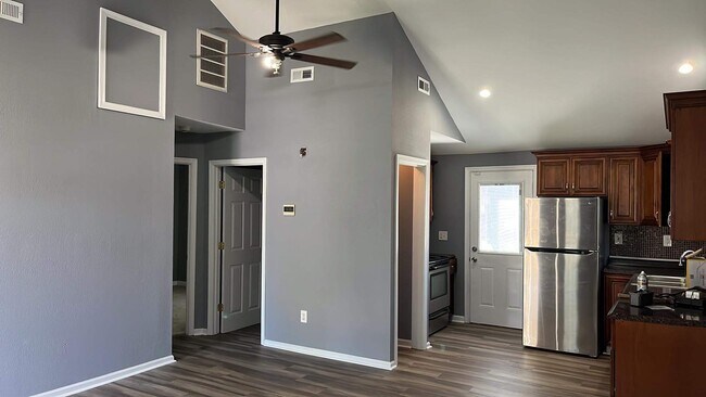 Photo - 701 Smith St