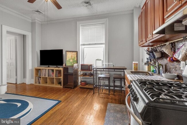 Building Photo - 3017 W Girard Ave Unit 3F