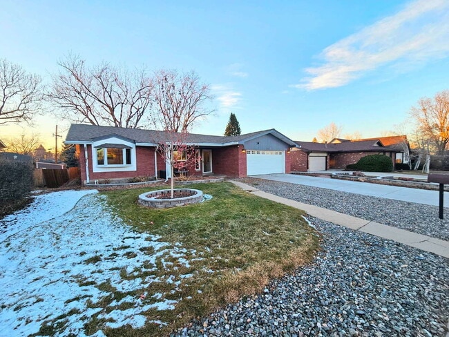 Building Photo - 2025 Lee St