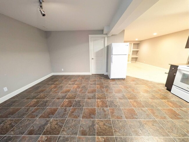 211XX-2183A 83A Ave