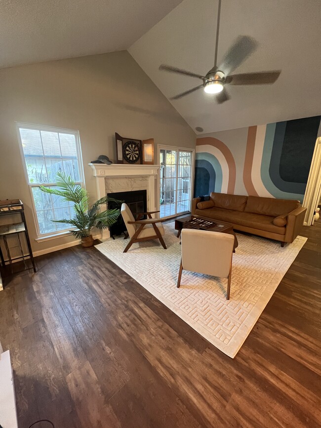 Photo - 807 Kavanagh Dr