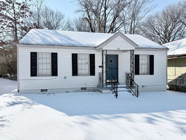 Building Photo - 101 E Davant Ave