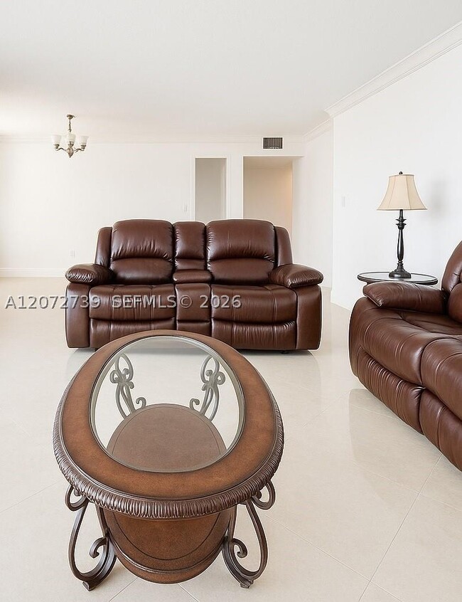 2780 NE 183rd St Unit 717