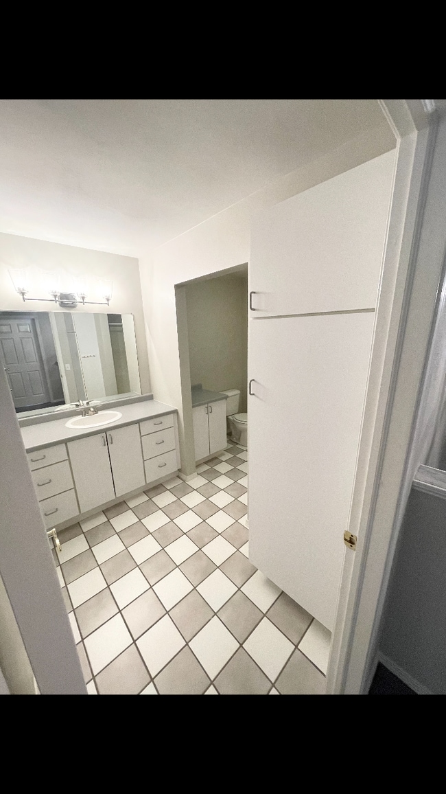 Photo - 2457 N Lynndale Dr