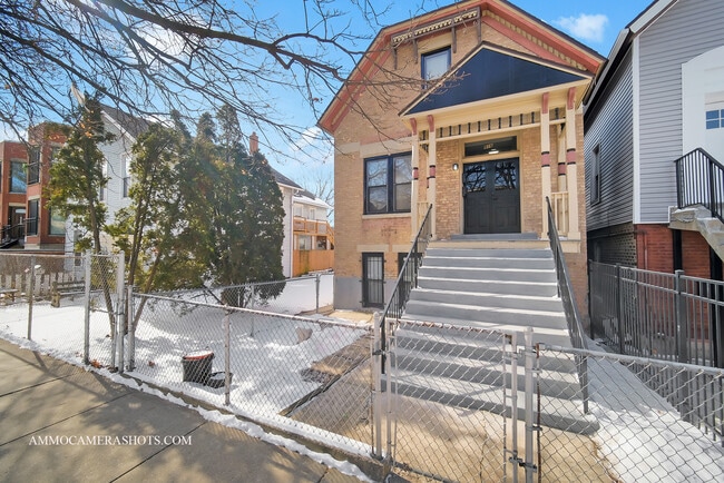 Photo - 816 S Leavitt St Apartments Unit Garden