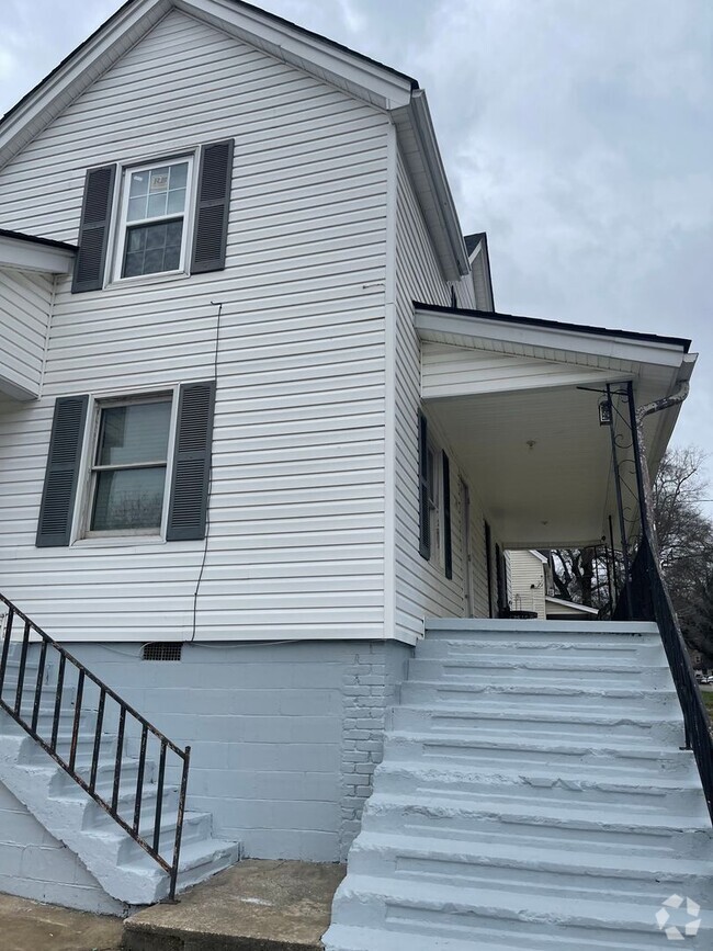 Building Photo - Duplex Available In Great Location Rental