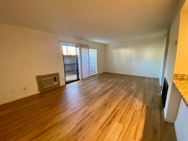 Photo - Beautiful Studio Condo for Rent! Unit 427