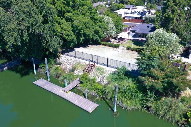 Photo - 2016 Canal Dr