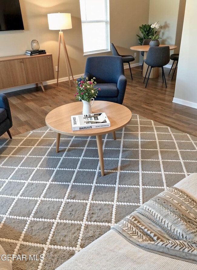 Photo - 5717 Manila Dr