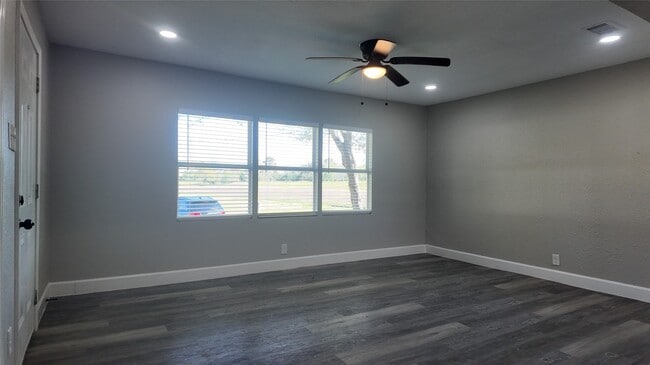 Photo - 917 Temple Dr