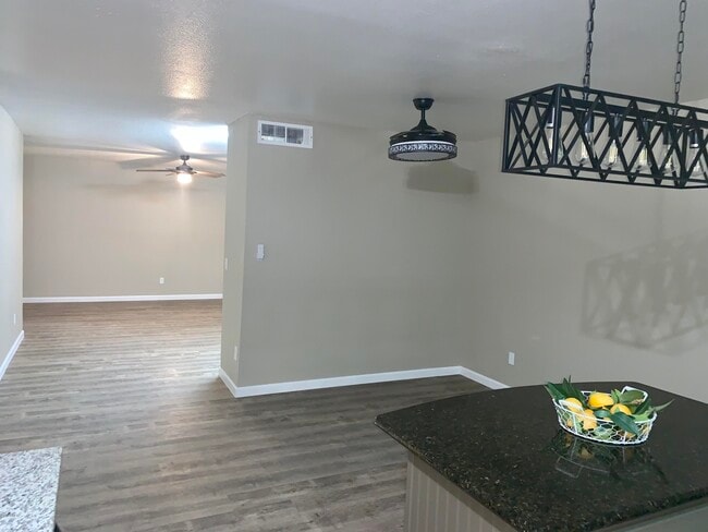 Photo - 812 N 86th Pl