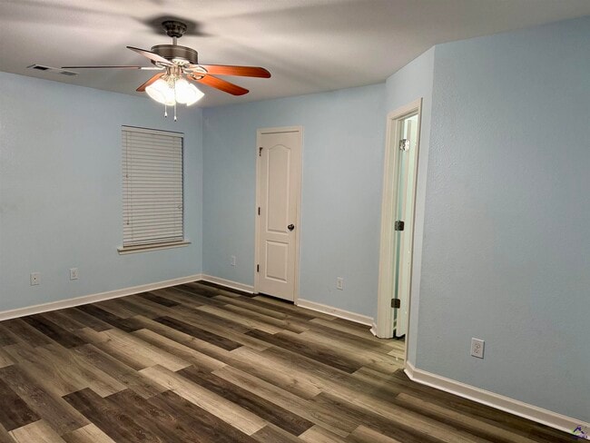 Photo - 423 Haddenham Ct