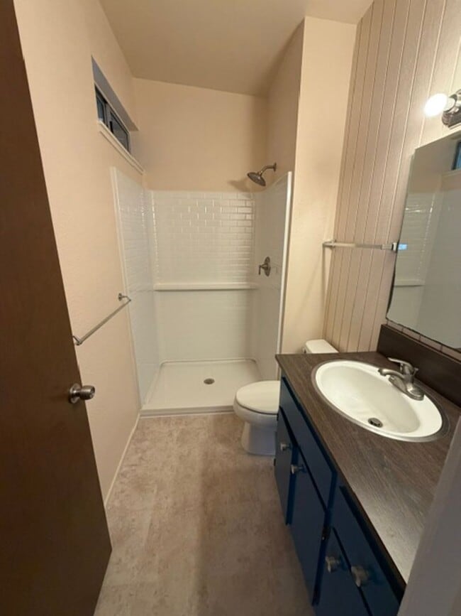 557 Villanova Dr