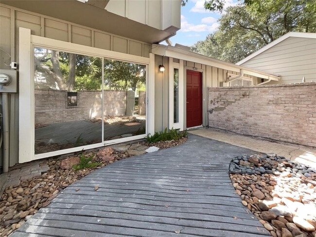 Photo - 6823 Greenway Chase St