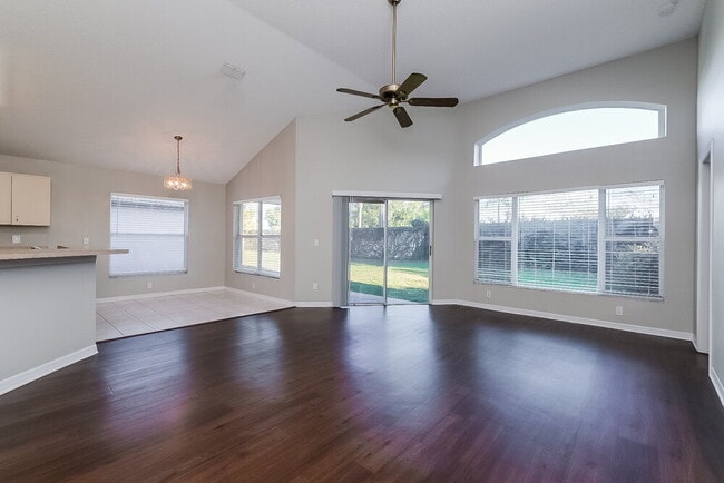 Photo - 1541 Scotch Pine Dr