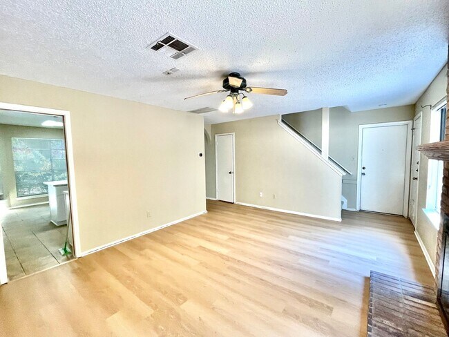 Photo - House For Lease in Milwood