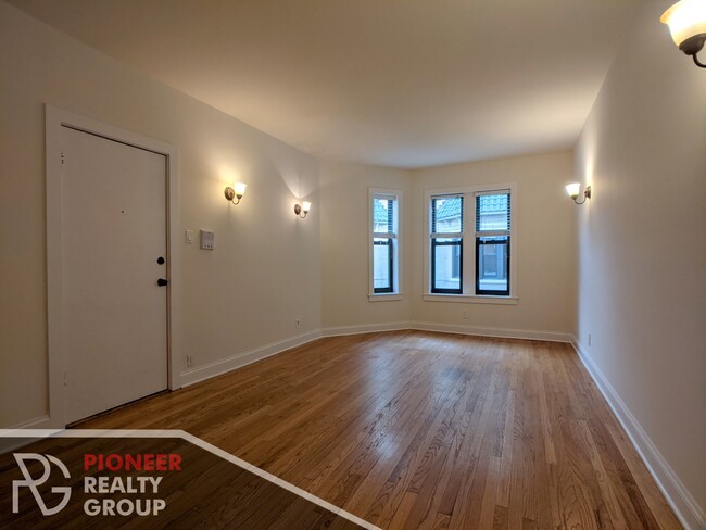 Photo - 4038 N Ashland Ave Apartments Unit #4038-W3