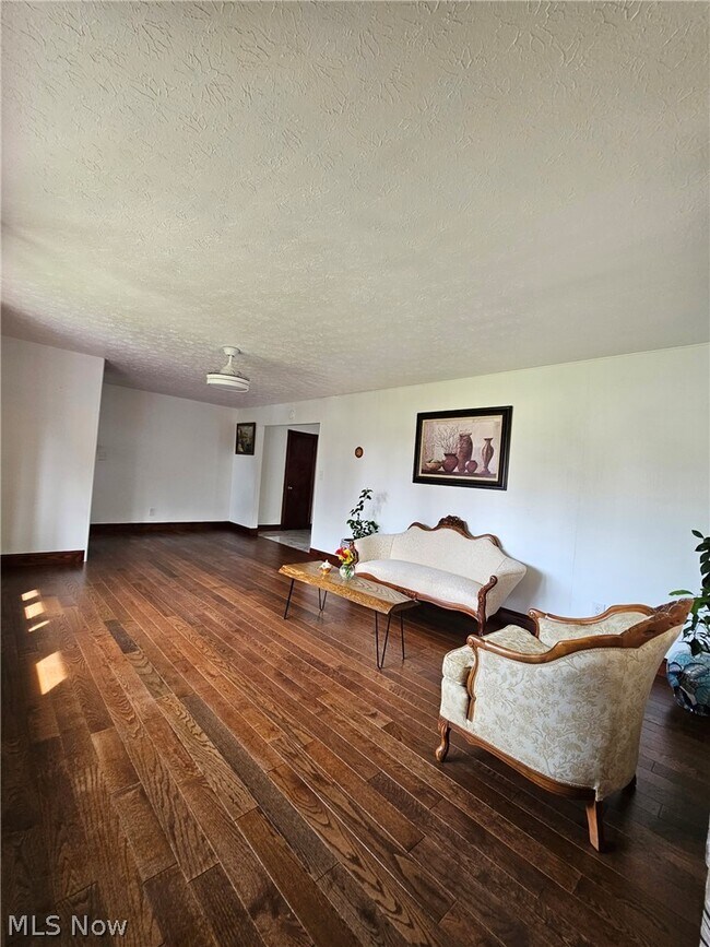 Photo - 33158 Lakeshore Blvd