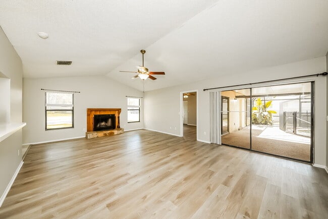 Photo - 4725 Country Oaks Blvd