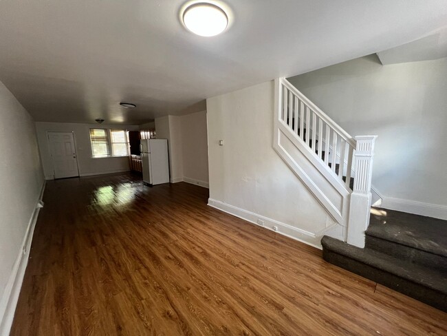 Photo - 563 Lamberton St