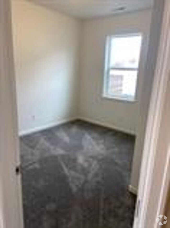 Building Photo - 3 bedroom, 2 bath, 1 car garage townhouse ...