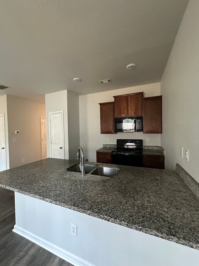 Photo - 1112 Highwood Ln