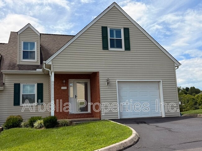 Building Photo - 215 Radford Dr