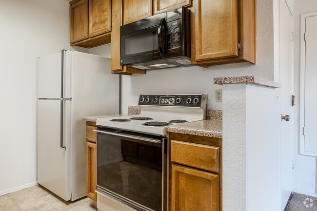1HAB, 1BA - 800 ft² - Shadowbrook Apartments