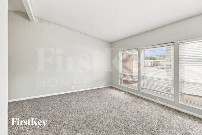1525 Aintree Dr