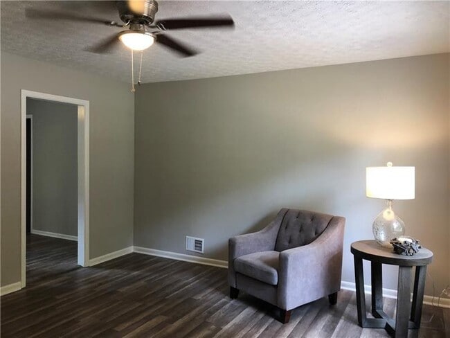 Photo - 409 Shamrock Dr