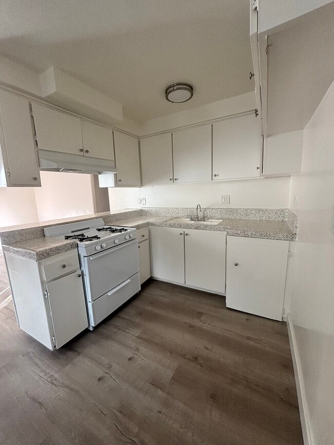 Building Photo - 8202 Ashgrove Dr