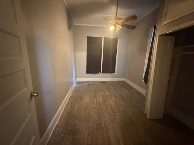 Photo - 832 Richmond St