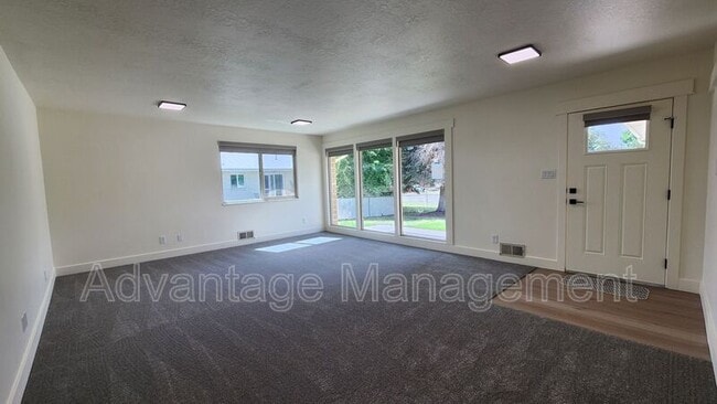 Photo - 167 W Center Unit Earnshaw- B