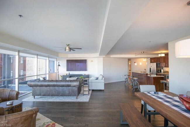 Photo - 701 W Lakeside Ave Unit 501