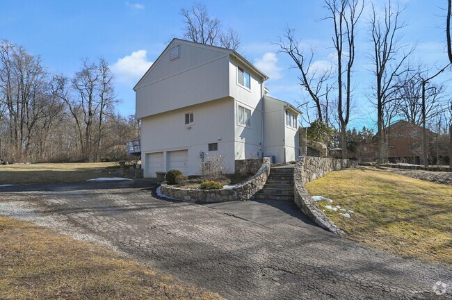 Building Photo - 105 Deerfield Ln N Rental