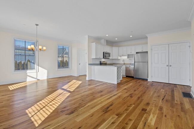 Photo - 73 W Main St