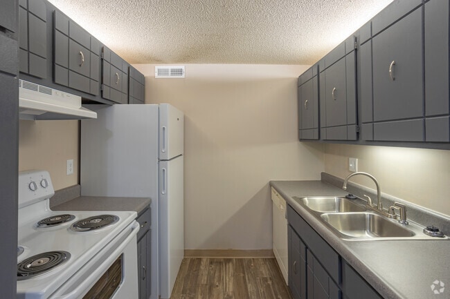 2BR, 1BA - 912SF