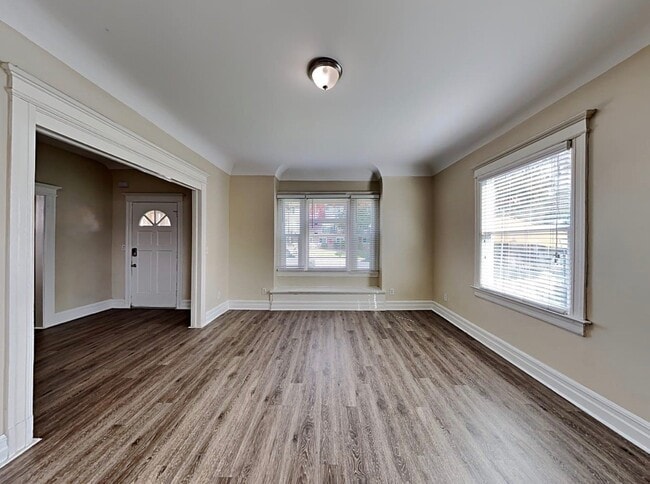 940 W Kensington Rd